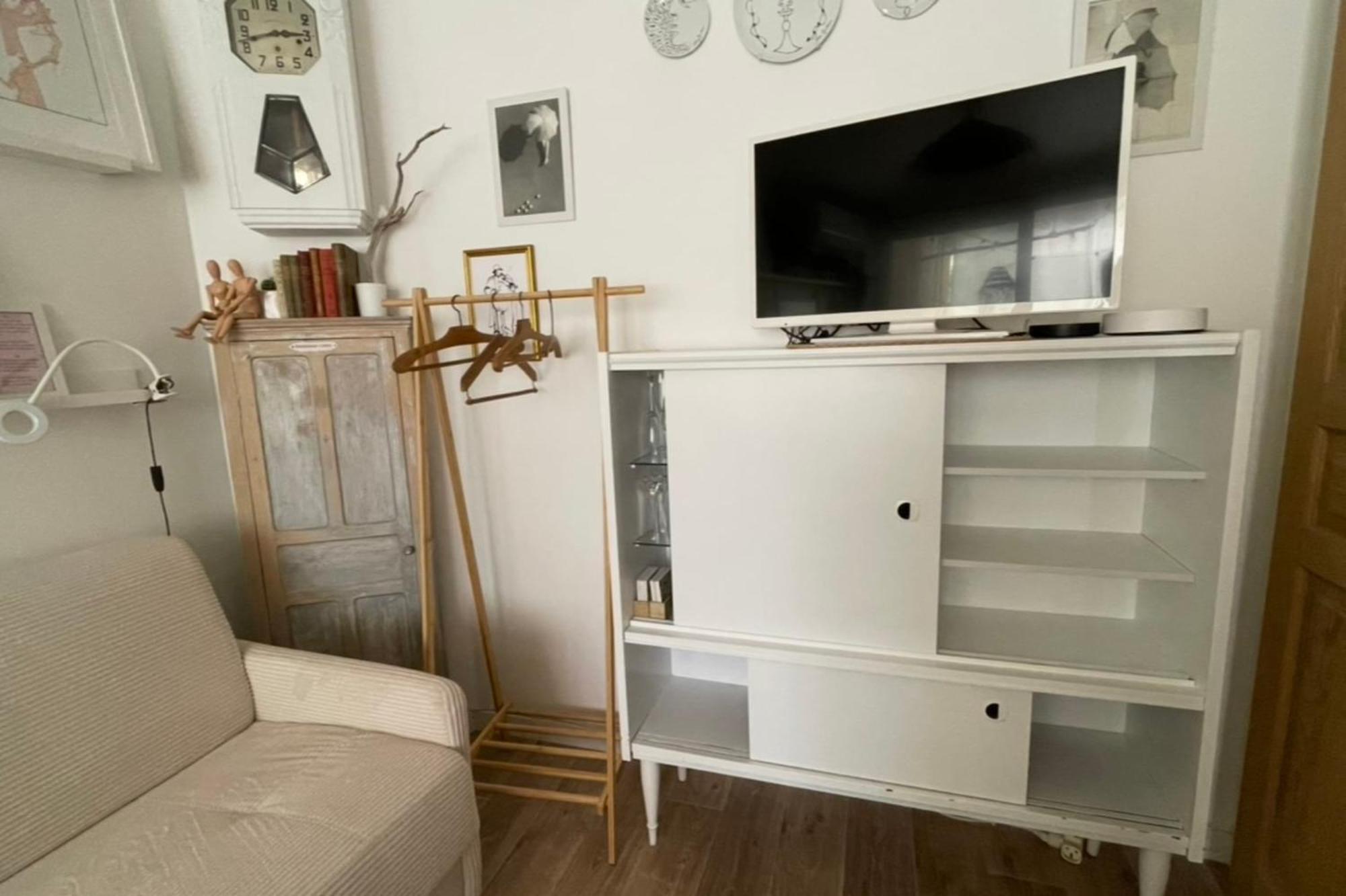 Charming Air-Conditioned One-Bedroom 150M From Cavaliere Beach Ле-Лаванду Экстерьер фото