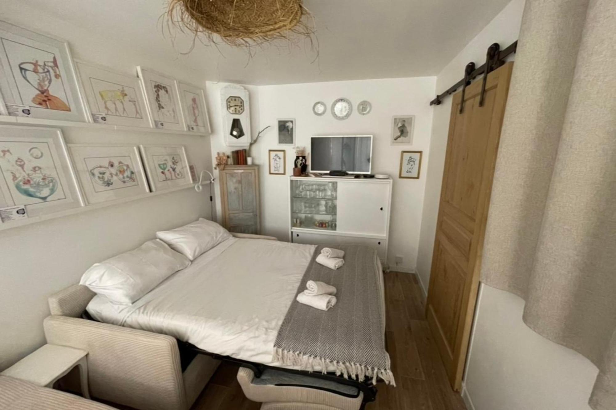 Charming Air-Conditioned One-Bedroom 150M From Cavaliere Beach Ле-Лаванду Экстерьер фото